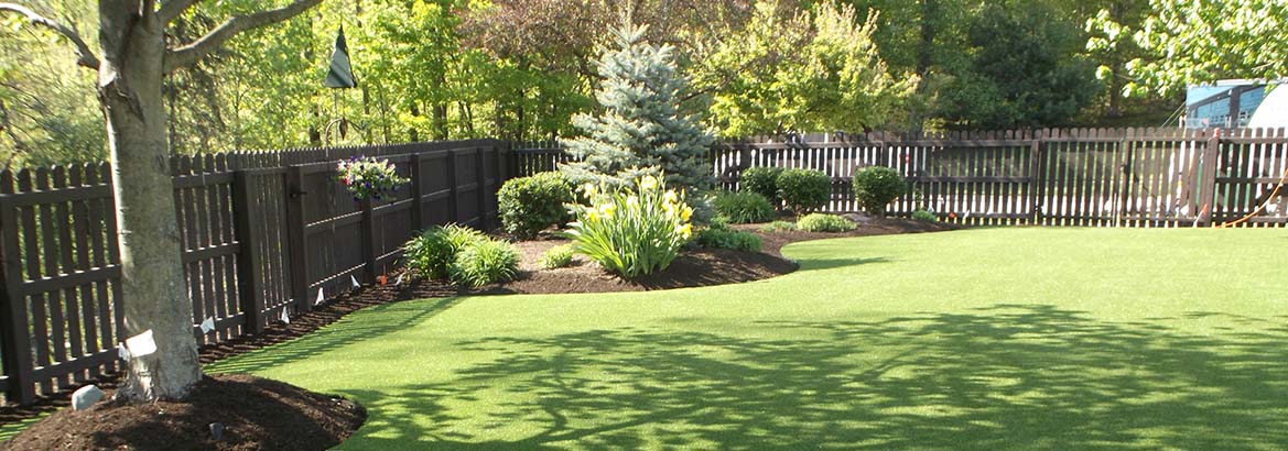 backyardyard-lawn-well-manicured